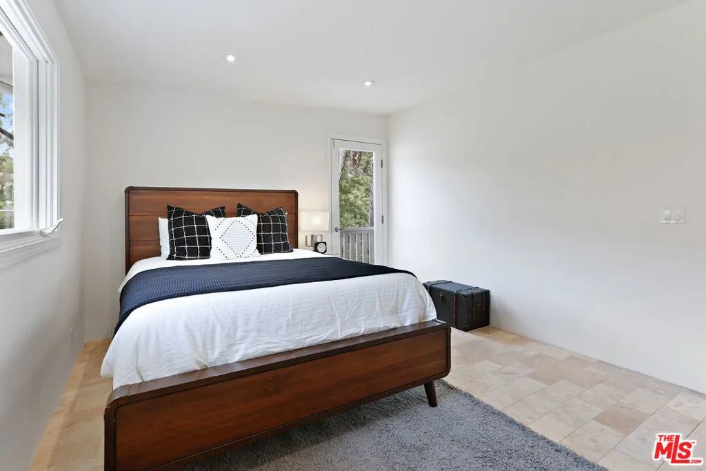 6240 Mulholland Highway, Los Angeles, California 90068 home-pic-24